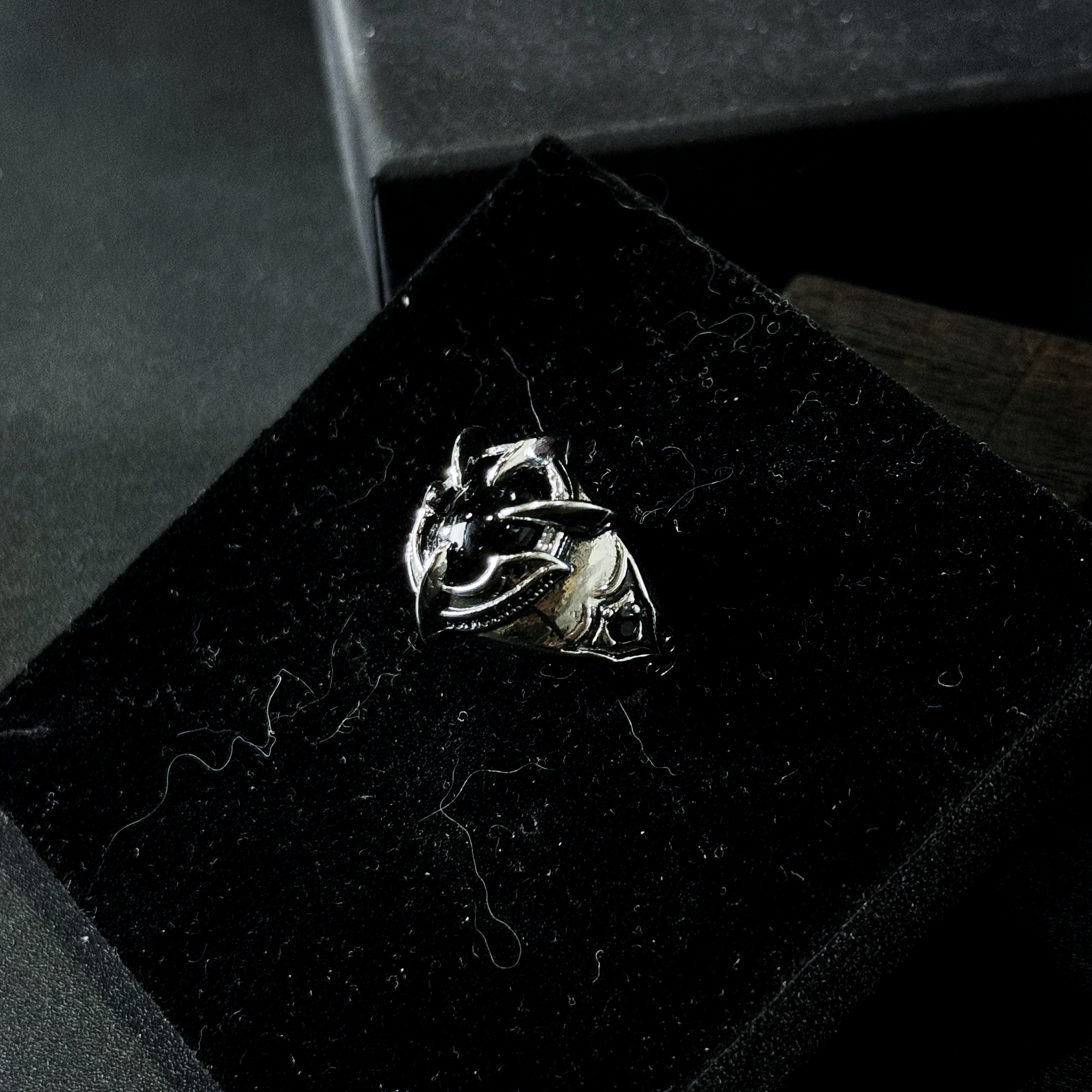Yuuzo 925 Japan Eagle Claw Black Stone Ring • Dark Gothic Vintage Raptor-Inlaid Engraved Art Band for Men & Women