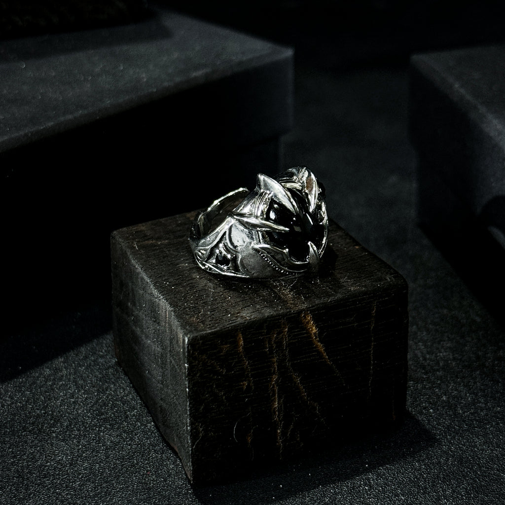 Yuuzo 925 Japan Eagle Claw Black Stone Ring • Dark Gothic Vintage Raptor-Inlaid Engraved Art Band for Men & Women