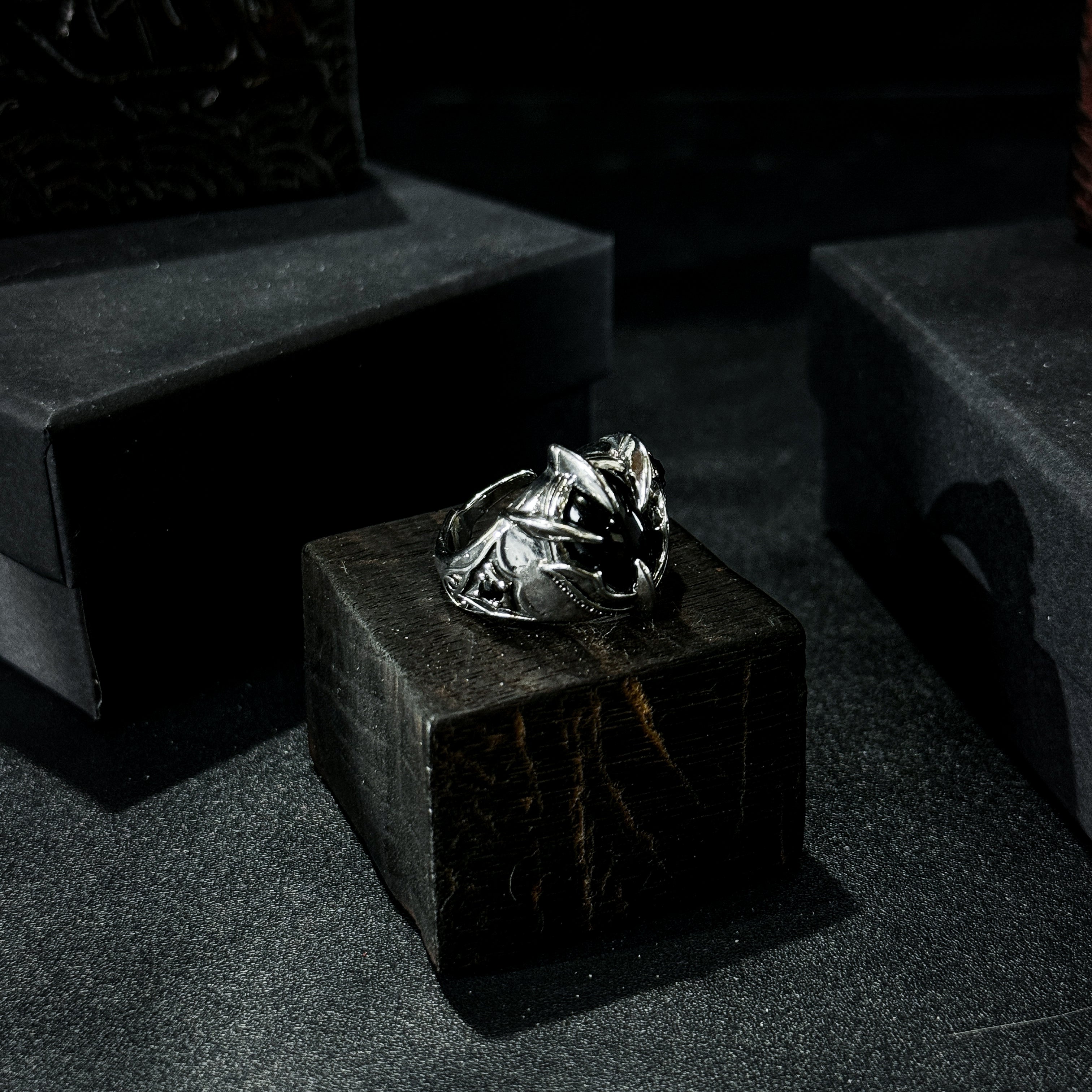 Yuuzo 925 Japan Eagle Claw Black Stone Ring • Dark Gothic Vintage Raptor-Inlaid Engraved Art Band for Men & Women