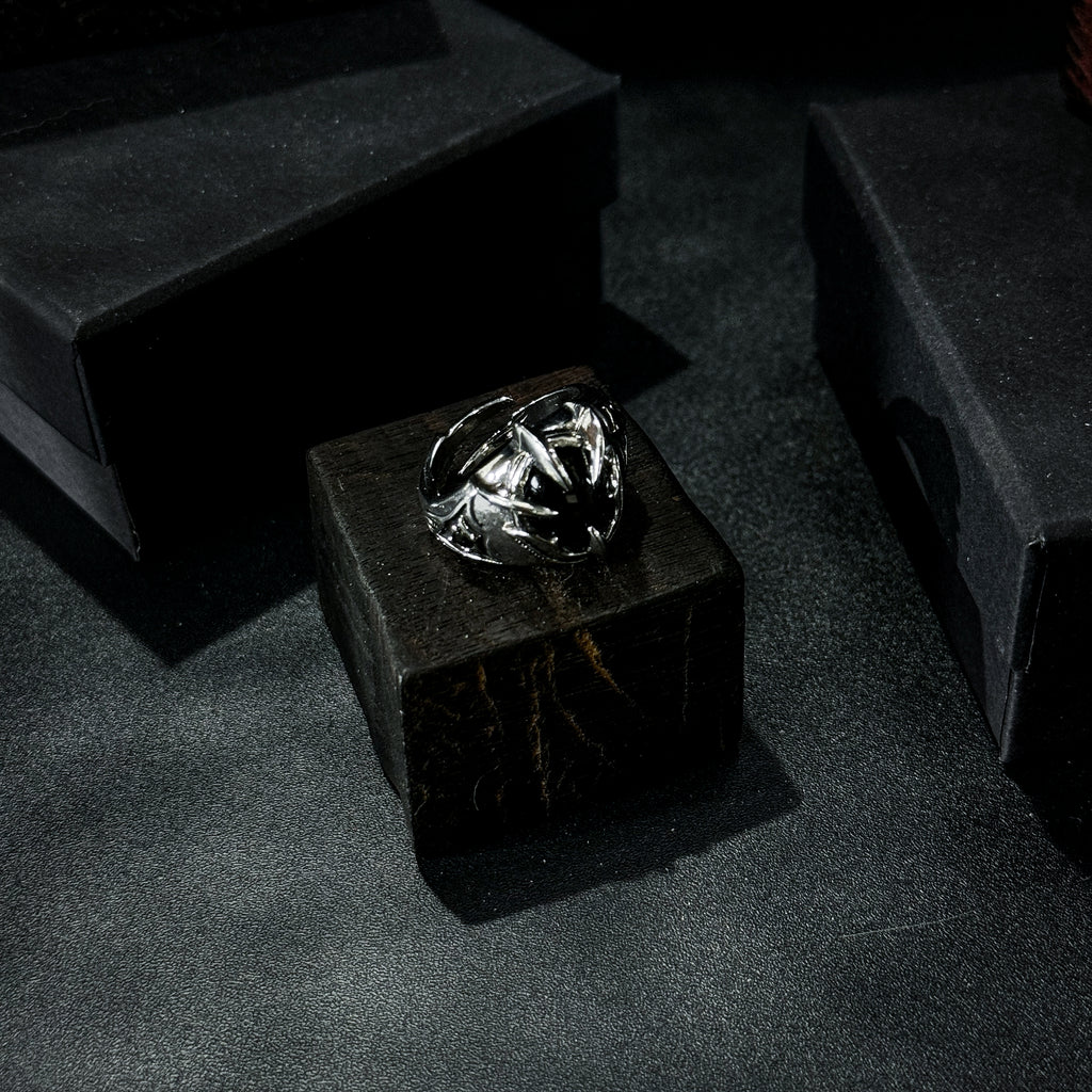 Yuuzo 925 Japan Eagle Claw Black Stone Ring • Dark Gothic Vintage Raptor-Inlaid Engraved Art Band for Men & Women