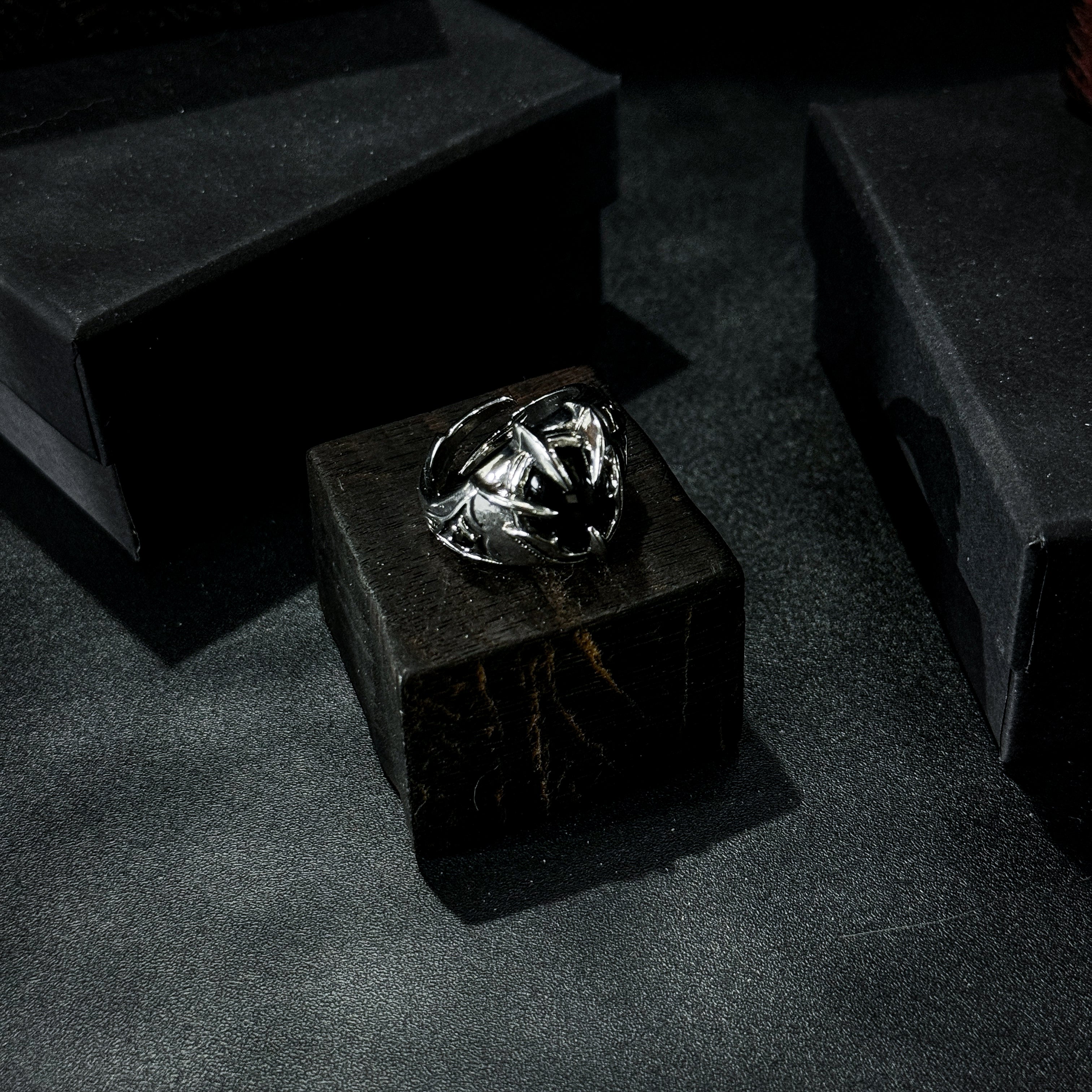 Yuuzo 925 Japan Eagle Claw Black Stone Ring • Dark Gothic Vintage Raptor-Inlaid Engraved Art Band for Men & Women