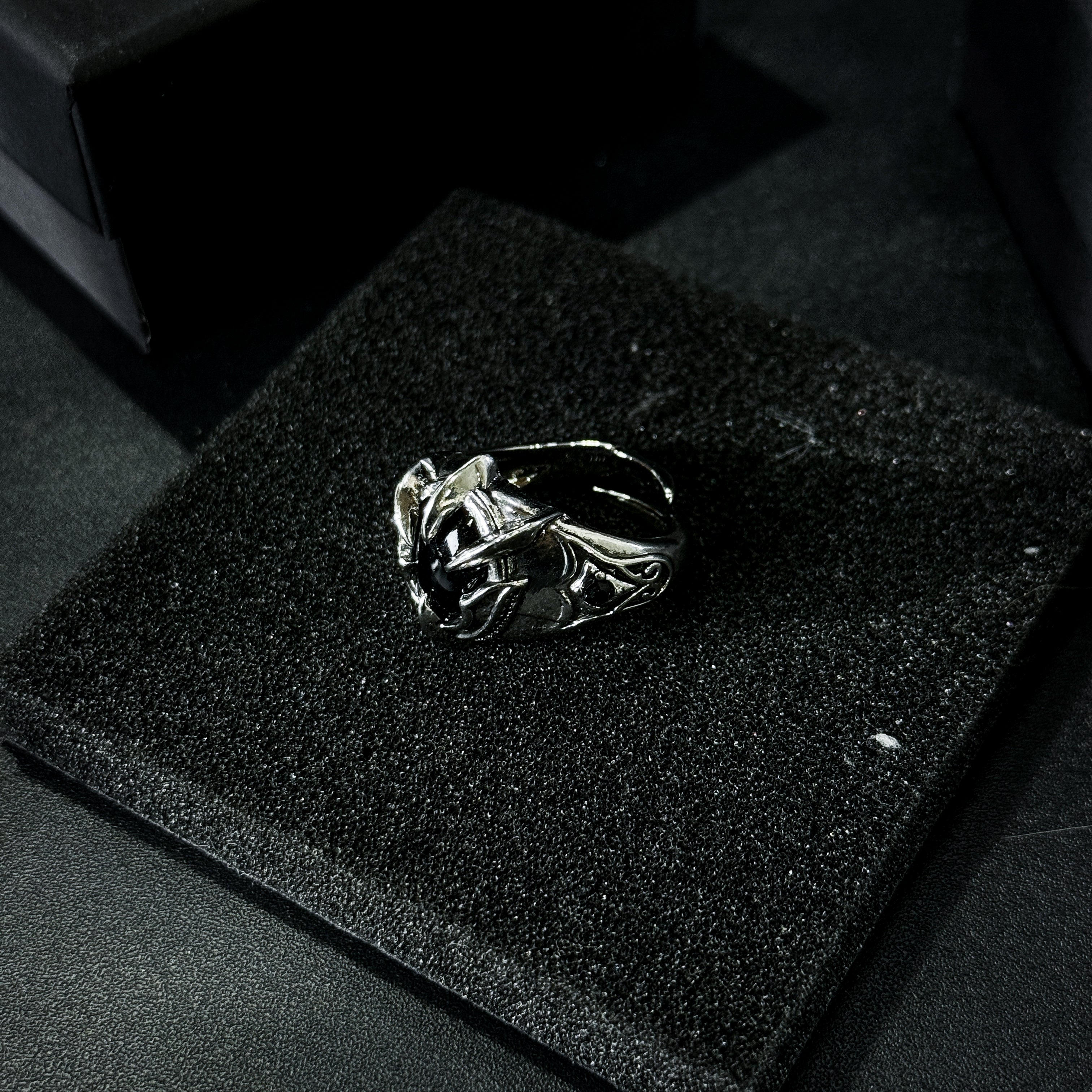 Yuuzo 925 Japan Eagle Claw Black Stone Ring • Dark Gothic Vintage Raptor-Inlaid Engraved Art Band for Men & Women