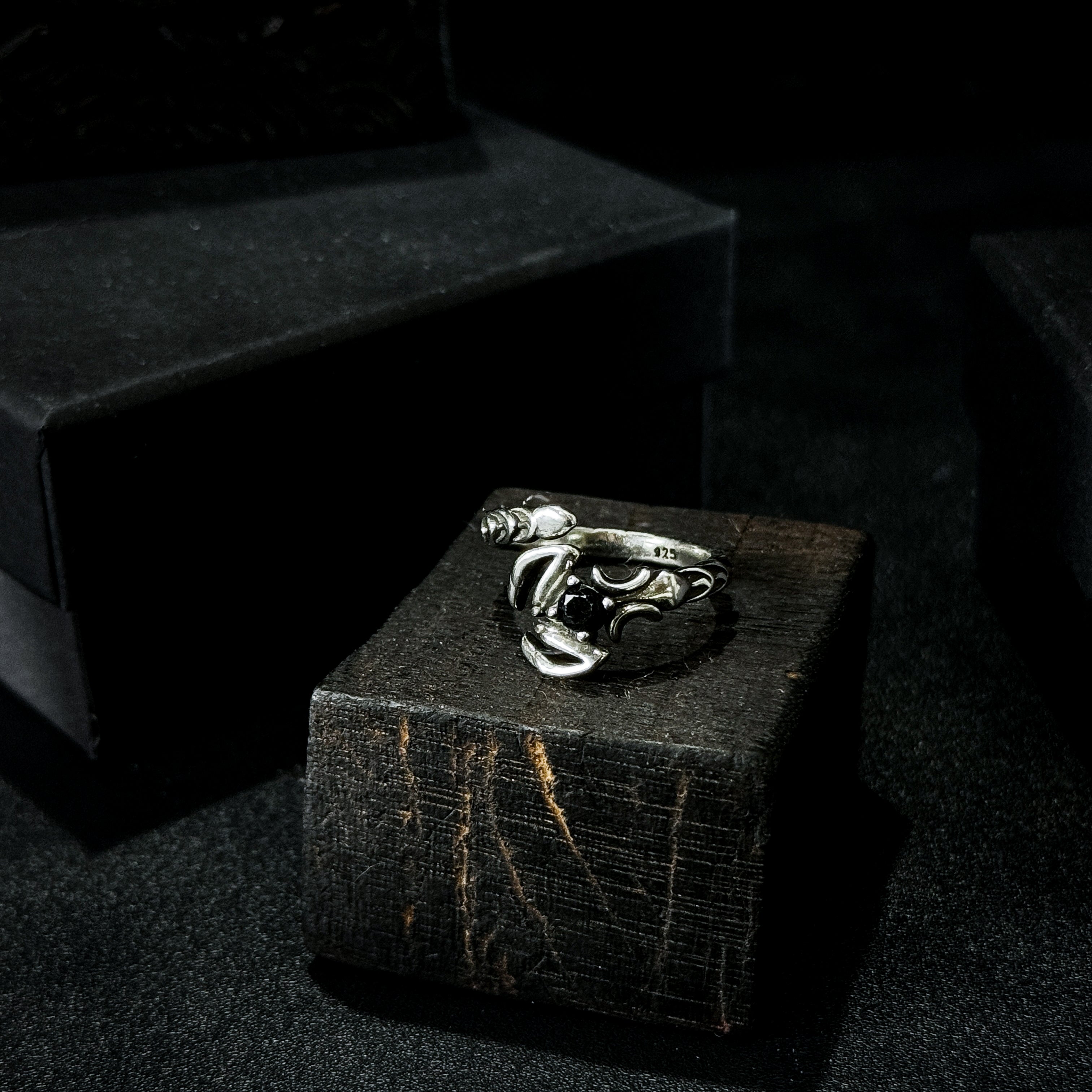 Yuuzo 925 Japan Scorpion Black Stone Ring • Dark Gothic Vintage Inlaid Engraved Art Band for Men & Women