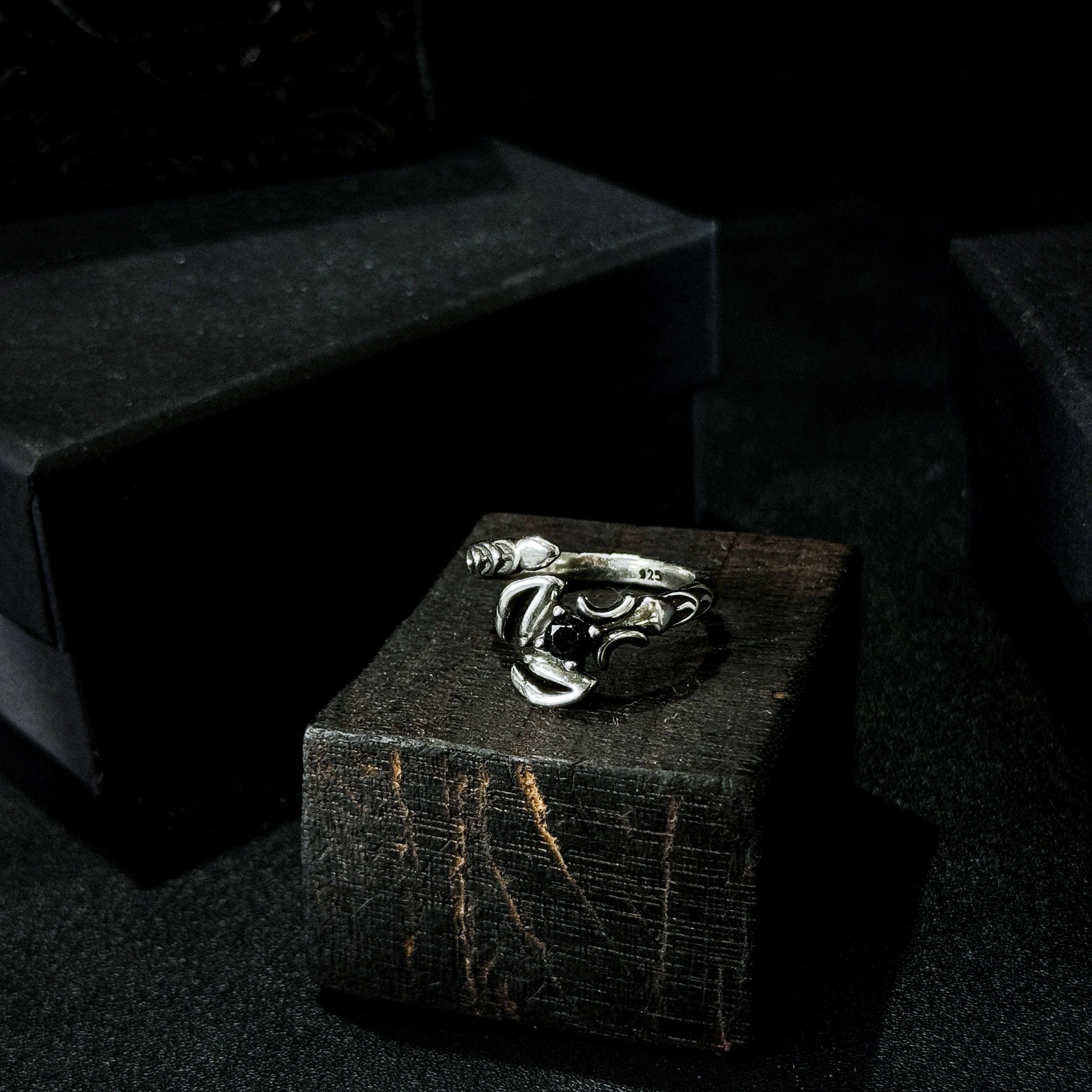 Yuuzo 925 Japan Scorpion Black Stone Ring • Dark Gothic Vintage Inlaid Engraved Art Band for Men & Women