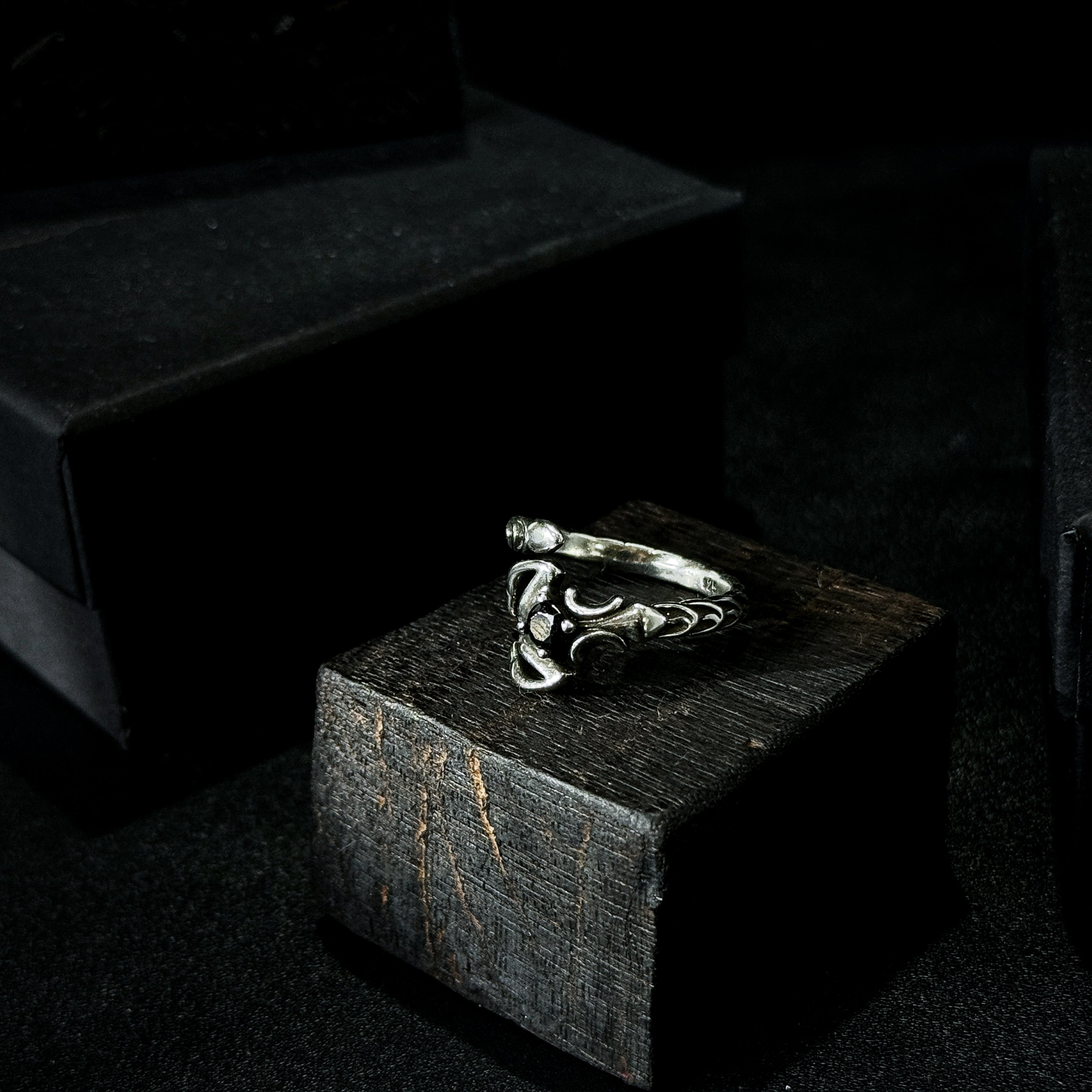Yuuzo 925 Japan Scorpion Black Stone Ring • Dark Gothic Vintage Inlaid Engraved Art Band for Men & Women