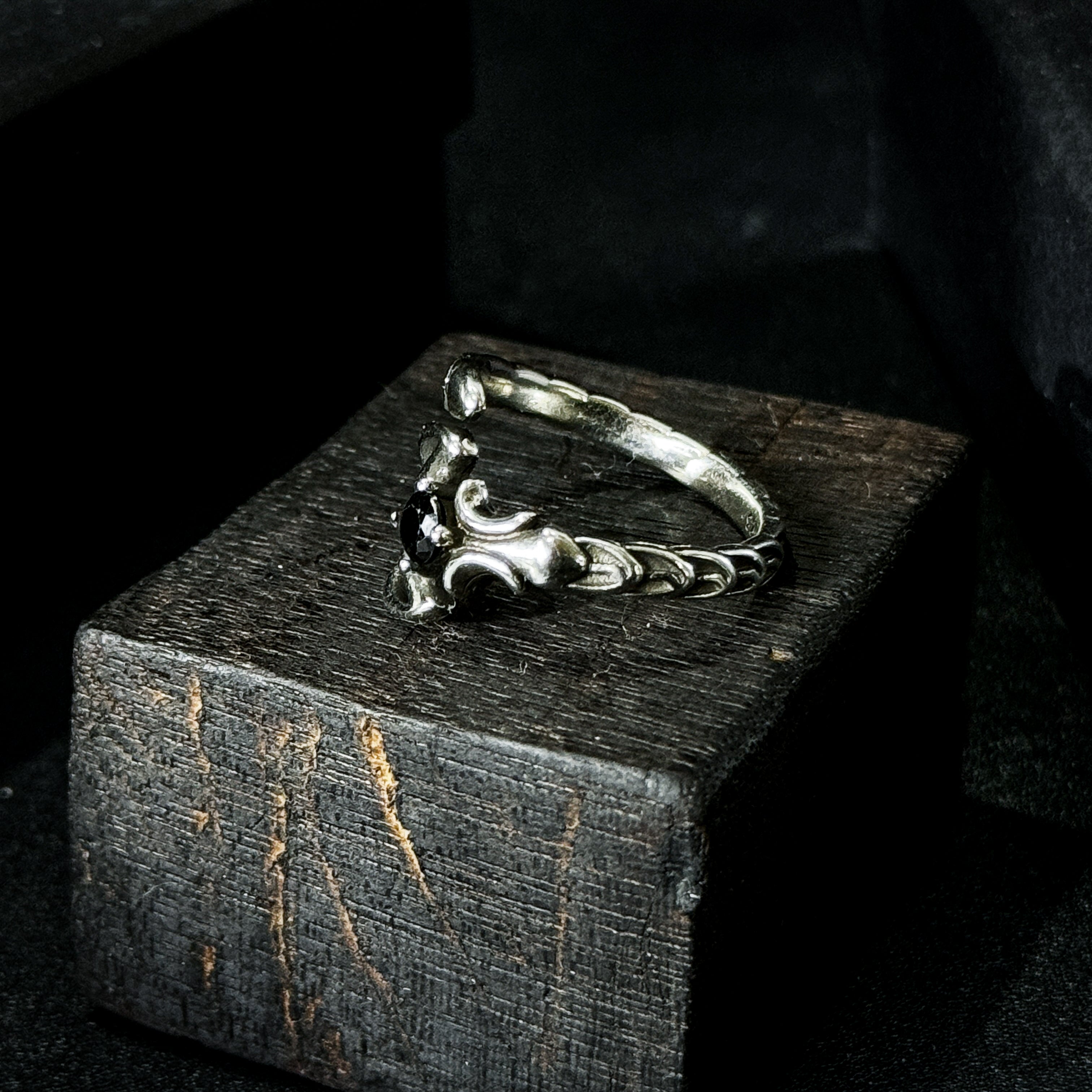 Yuuzo 925 Japan Scorpion Black Stone Ring • Dark Gothic Vintage Inlaid Engraved Art Band for Men & Women