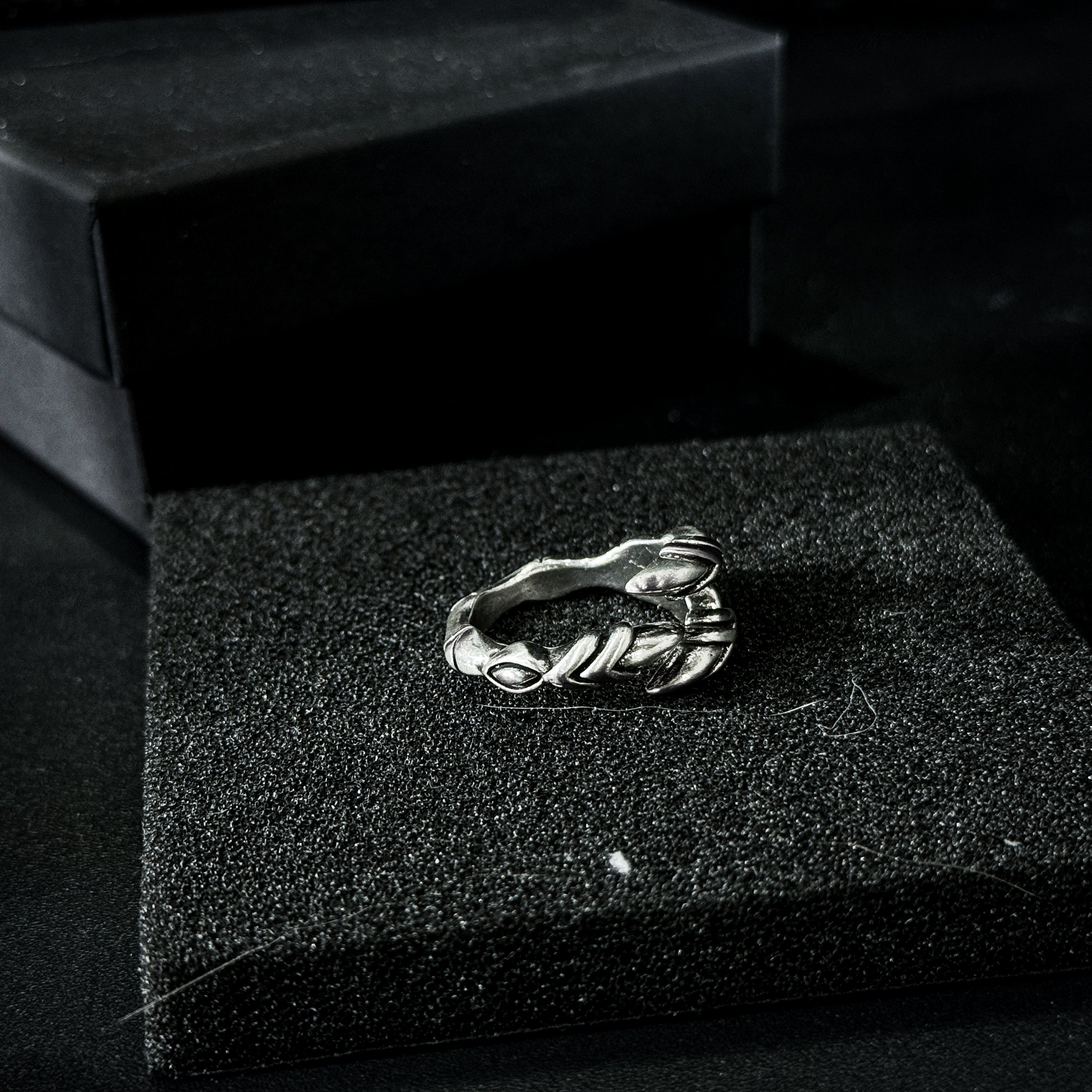 Yuuzo 925 Japan Three-Claw Dragon Talon Ring • Dark Vintage Engraved Beast Claw Art Band for Men & Women