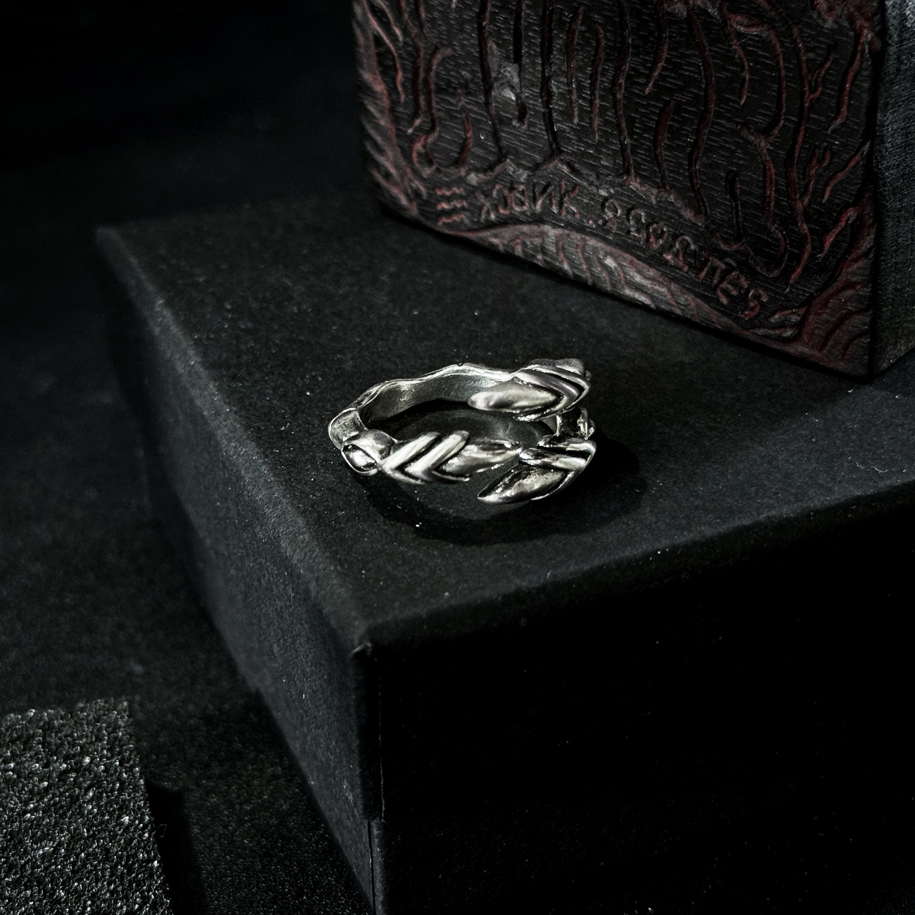 Yuuzo 925 Japan Three-Claw Dragon Talon Ring • Dark Vintage Engraved Beast Claw Art Band for Men & Women