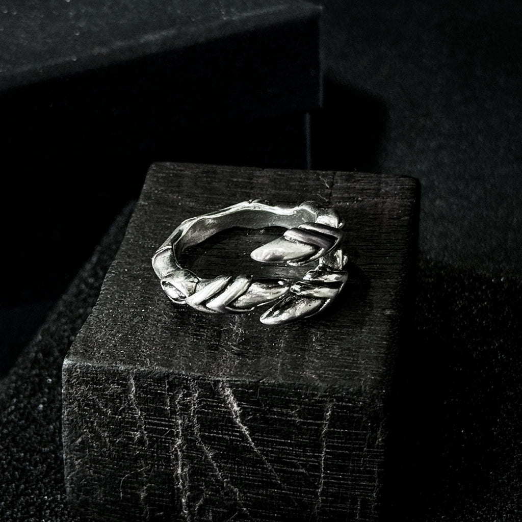 Yuuzo 925 Japan Three-Claw Dragon Talon Ring • Dark Vintage Engraved Beast Claw Art Band for Men & Women