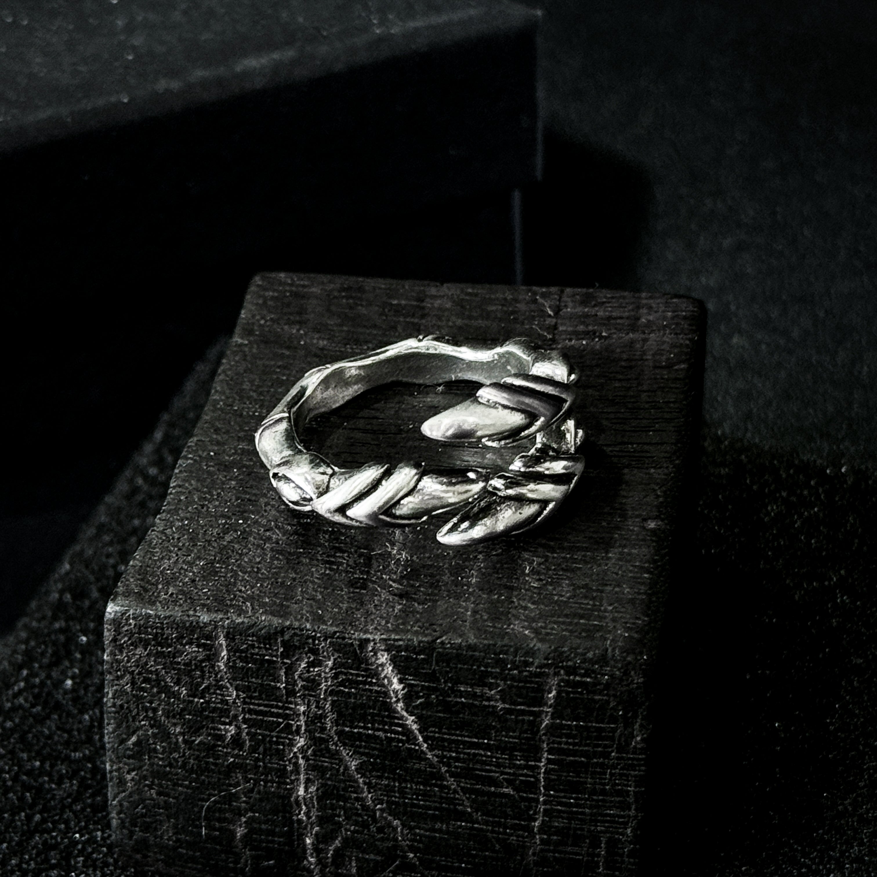 Yuuzo 925 Japan Three-Claw Dragon Talon Ring • Dark Vintage Engraved Beast Claw Art Band for Men & Women