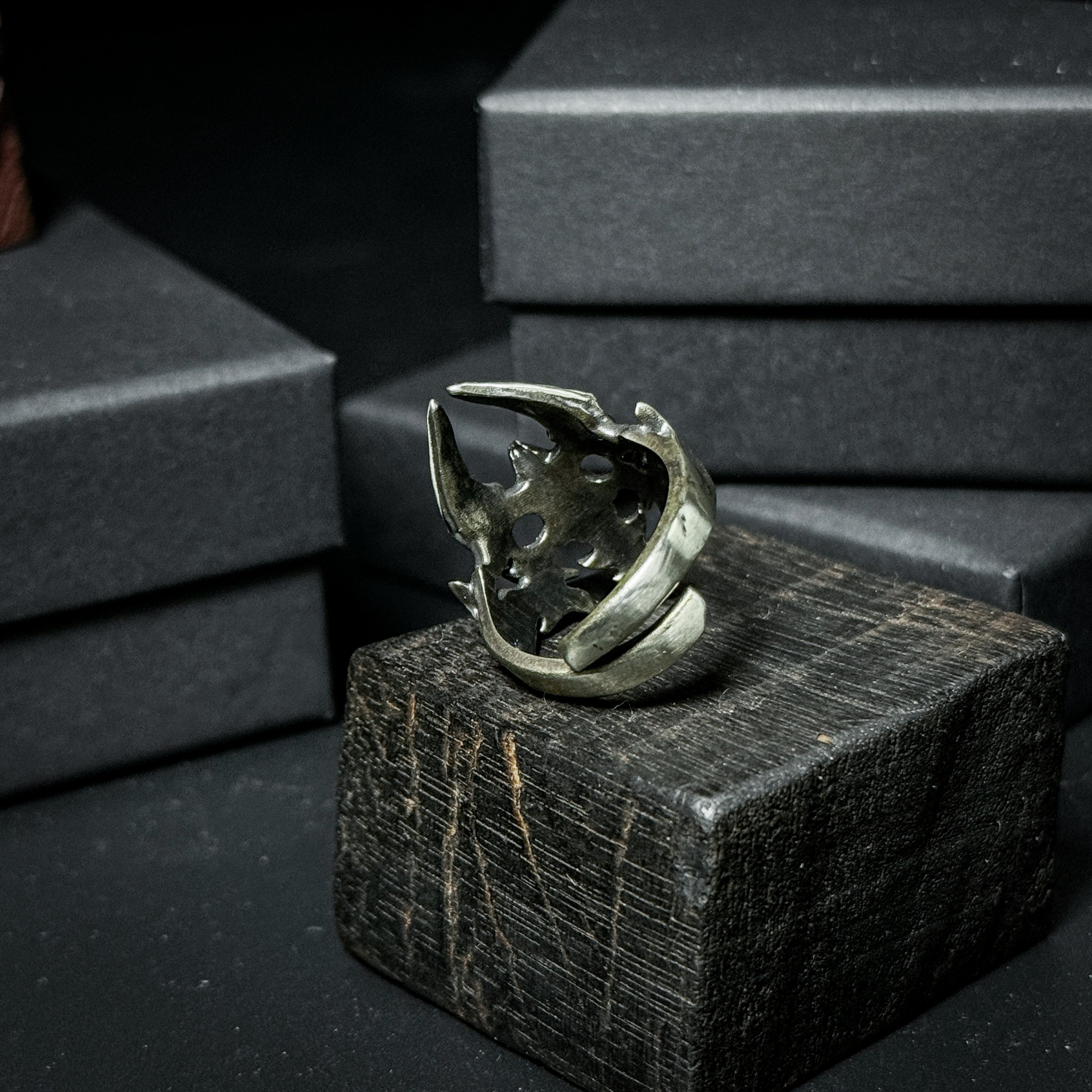 Yuuzo 925 Japan Twin-Horn Scorpion Carapace Ring • Gothic Bone-Armor Art Jewelry