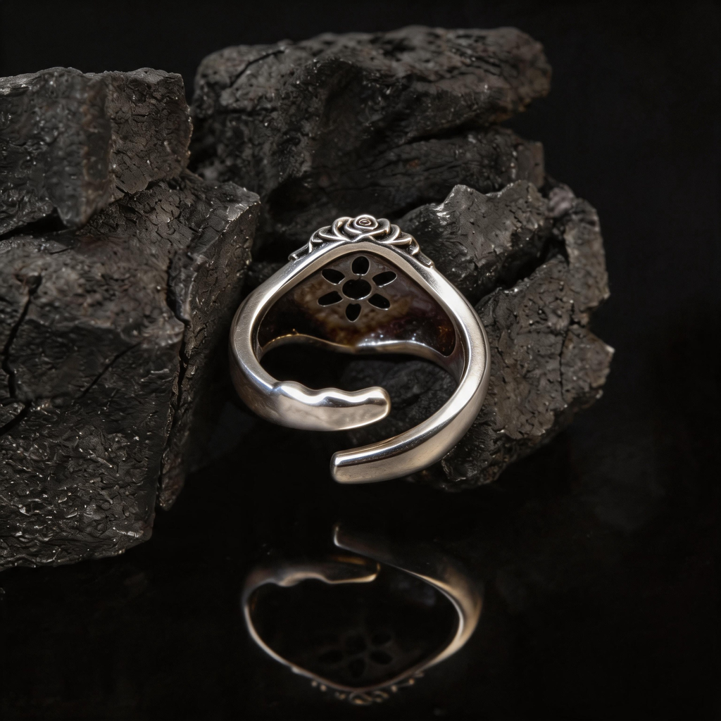 Yuuzo Black Gothic Gem Ring for Women Men, Vintage Punk Statement Ring, Dark Fantasy Jewelry, Adjustable Y2K Goth Accessories, Unisex Streetwear Fashion Ring Gift