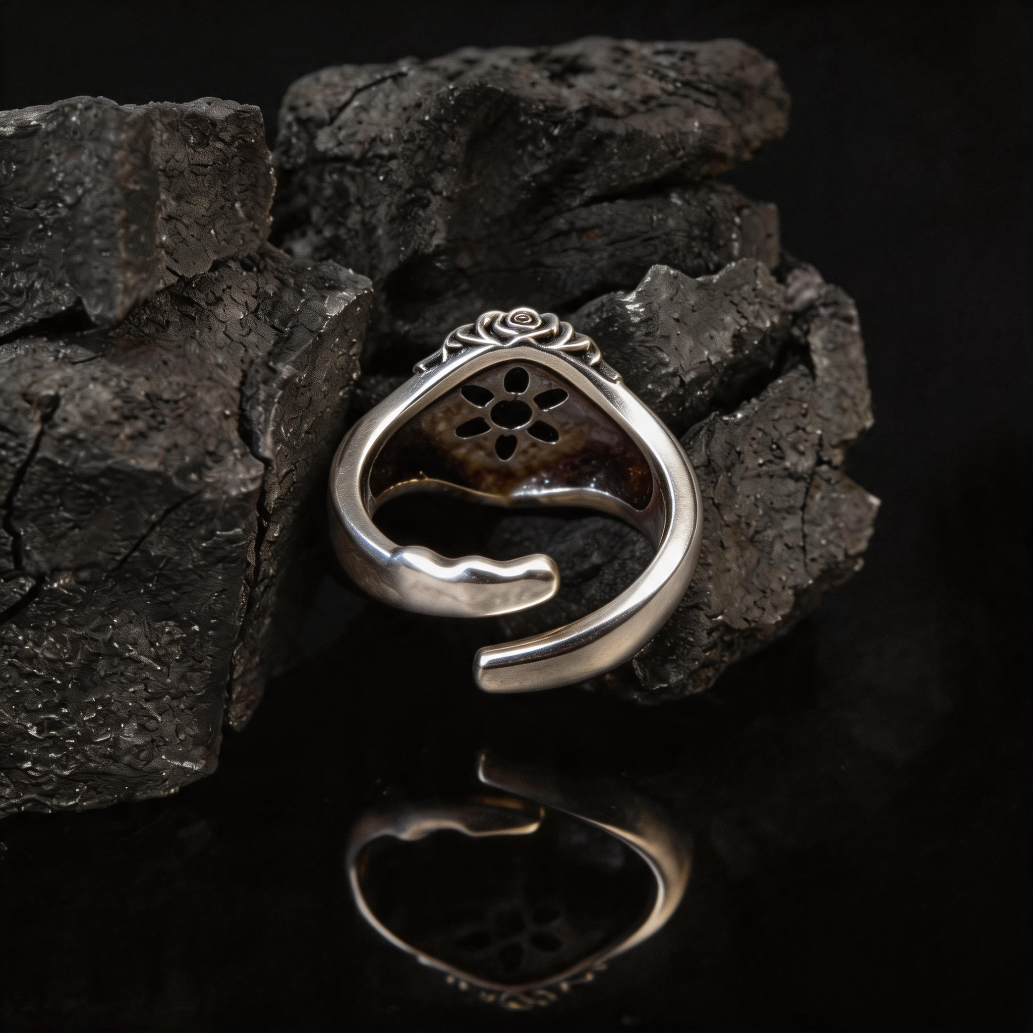 Yuuzo Black Gothic Gem Ring for Women Men, Vintage Punk Statement Ring, Dark Fantasy Jewelry, Adjustable Y2K Goth Accessories, Unisex Streetwear Fashion Ring Gift