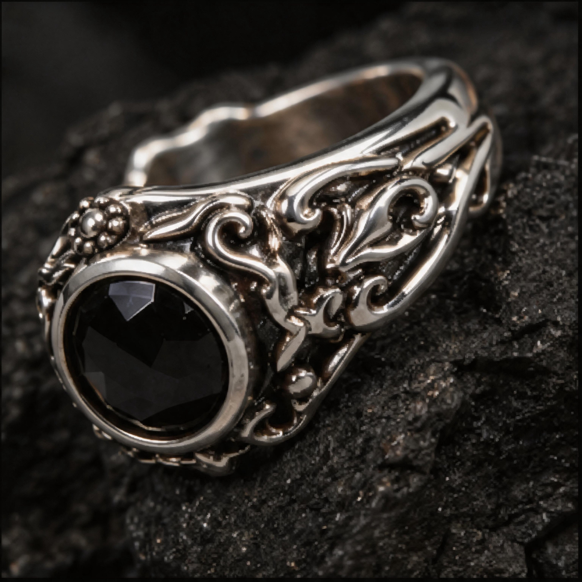 Yuuzo Black Gem Gothic 925 Sterling Silver Ring